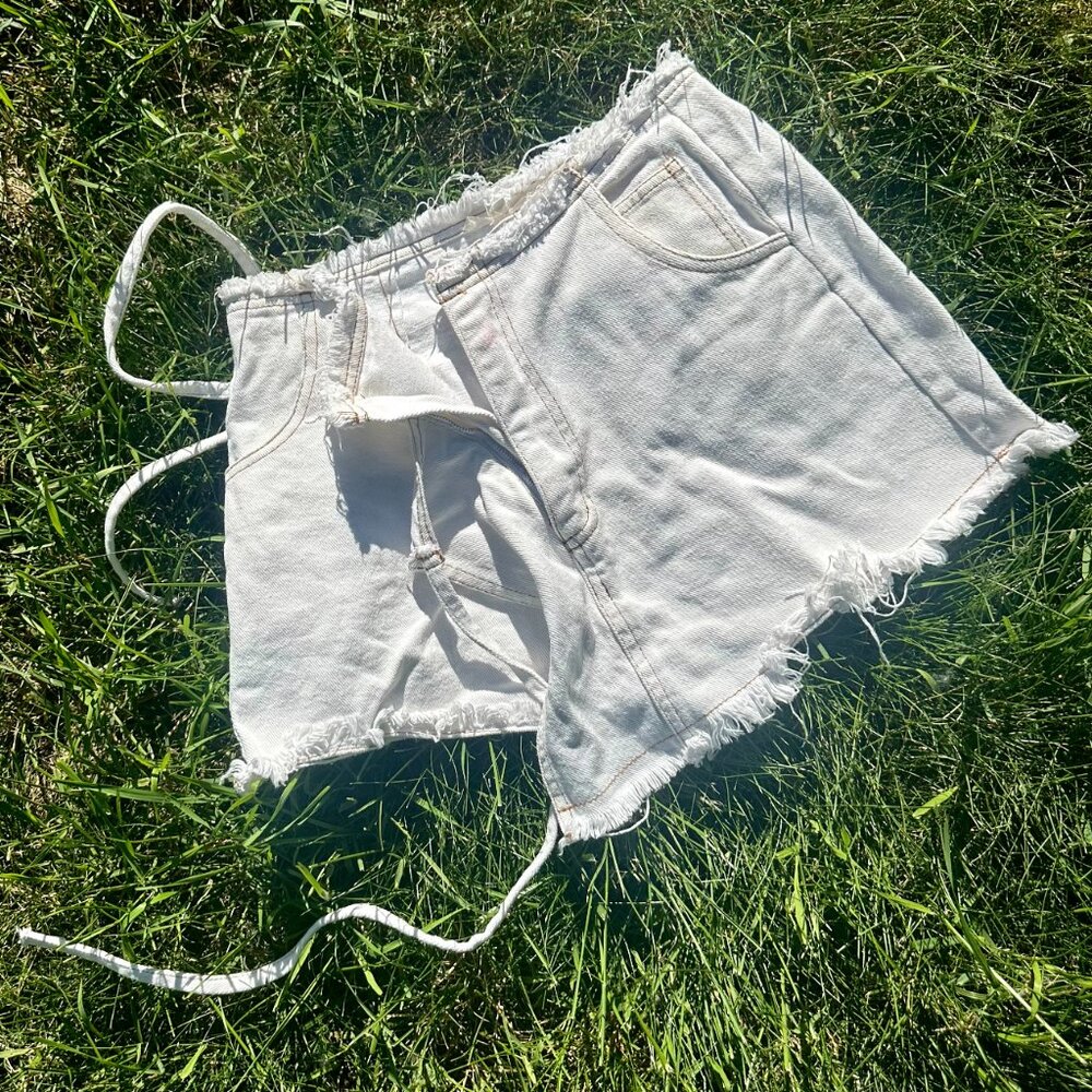 Adorable Women's White Denim High-Waisted Skort | Size Small